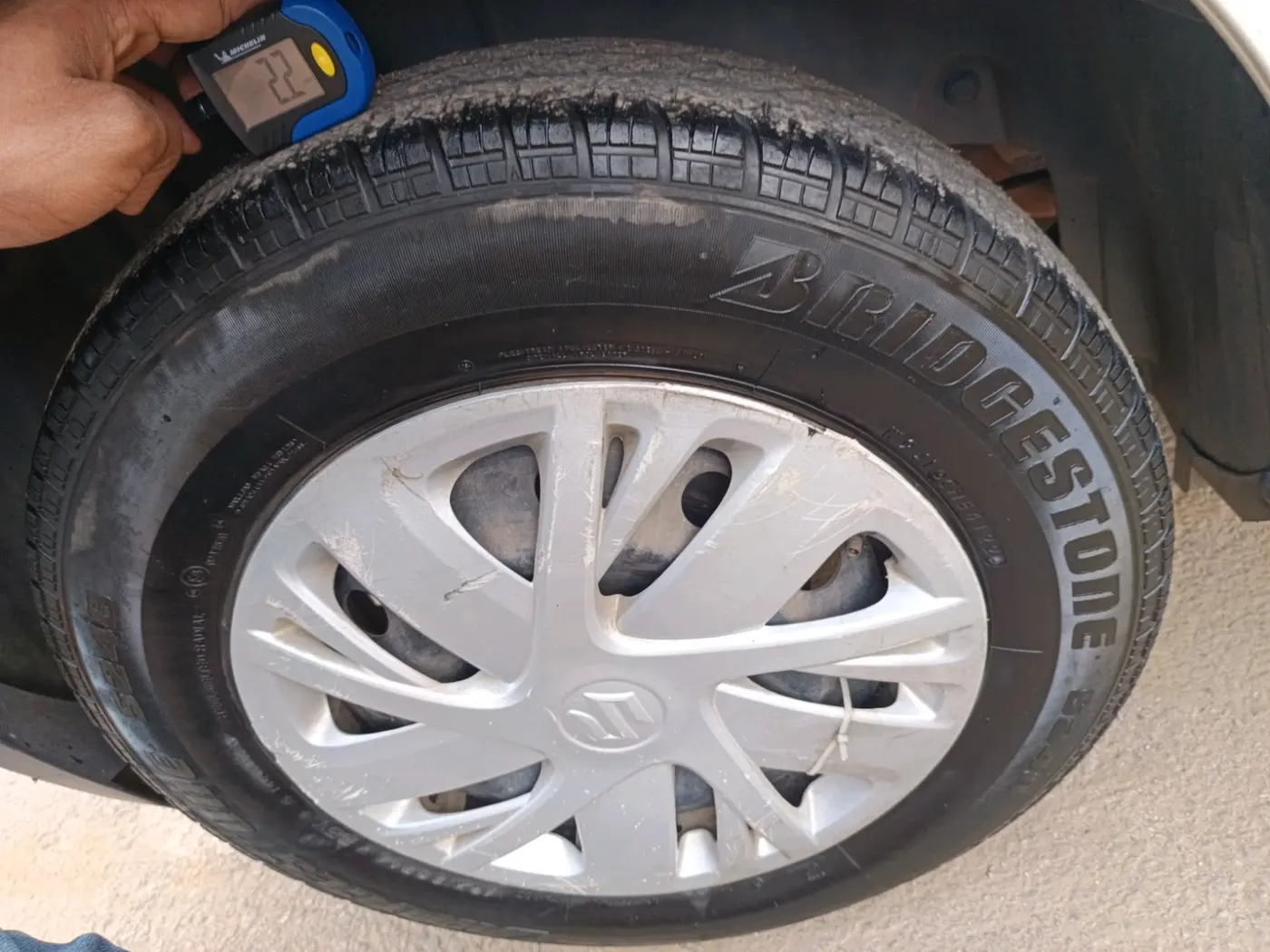 2015 Maruti Swift VXI, Petrol, Manual, 97,034 km, tyre