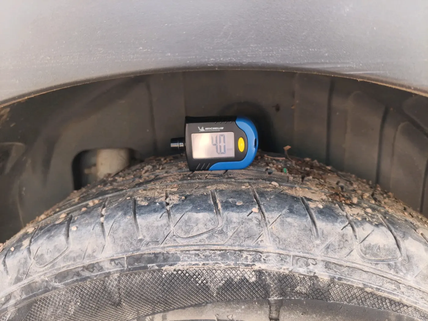 2021 Mahindra XUV300 W8 (O) 1.5 DIESEL, Diesel, Manual, 2,21,711 km, tyre