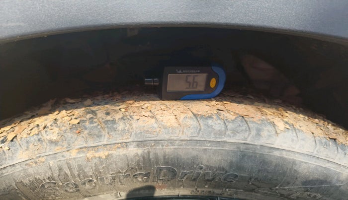 2021 Mahindra XUV300 W8 (O) 1.5 DIESEL, Diesel, Manual, 2,21,711 km, tyre