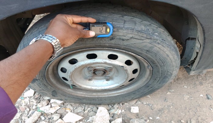 2017 Mahindra KUV 100 NXT K2 P 6 STR, Petrol, Manual, 1,20,305 km, tyre