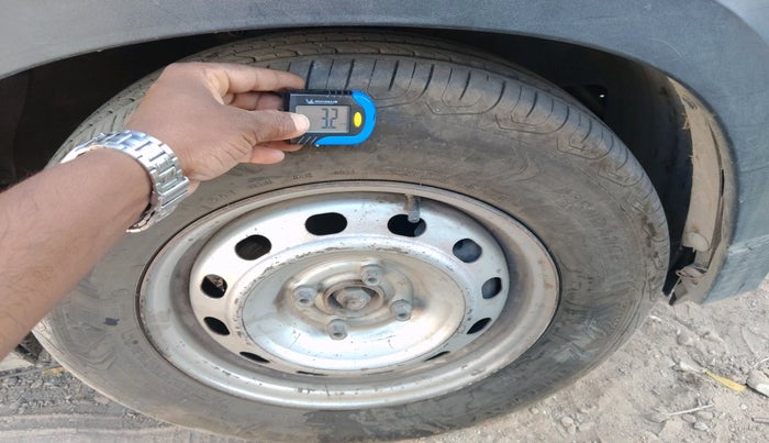 2017 Mahindra KUV 100 NXT K2 P 6 STR, Petrol, Manual, 1,20,305 km, tyre