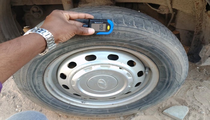 2017 Mahindra KUV 100 NXT K2 P 6 STR, Petrol, Manual, 1,20,305 km, tyre