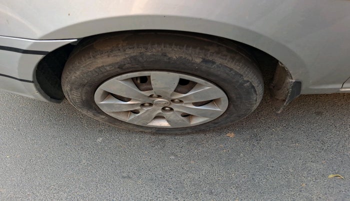 2009 Hyundai Verna I, Petrol, Manual, 1,33,859 km, tyre