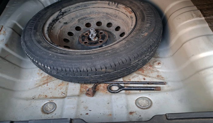 2009 Hyundai Verna I, Petrol, Manual, 1,33,859 km, tyre