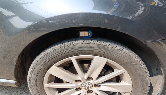 2016 Volkswagen Polo HIGHLINE1.2L, Petrol, Manual, 1,15,519 km, tyre