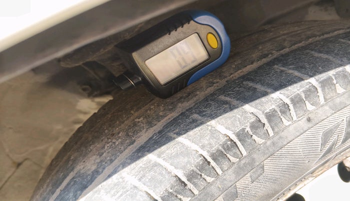 2011 Maruti Wagon R 1.0 LXI CNG, CNG, Manual, 1,50,000 km, tyre