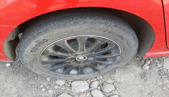 2015 Skoda Rapid 1.5 TDI CR ELEGANCE AT, Diesel, Automatic, 82,502 km, tyre