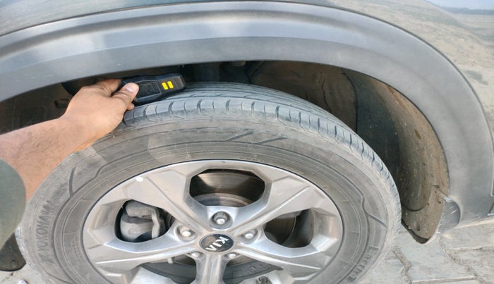 2019 KIA SELTOS HTK PLUS 1.5, Petrol, Manual, 2,79,123 km, tyre