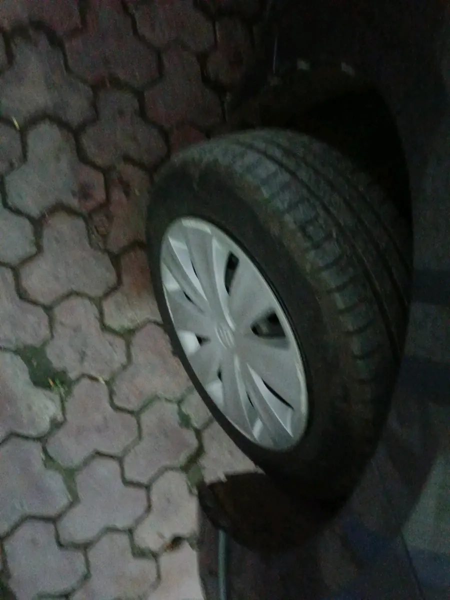 2017 Maruti Ertiga VXI, CNG, Manual, 1,05,628 km, tyre