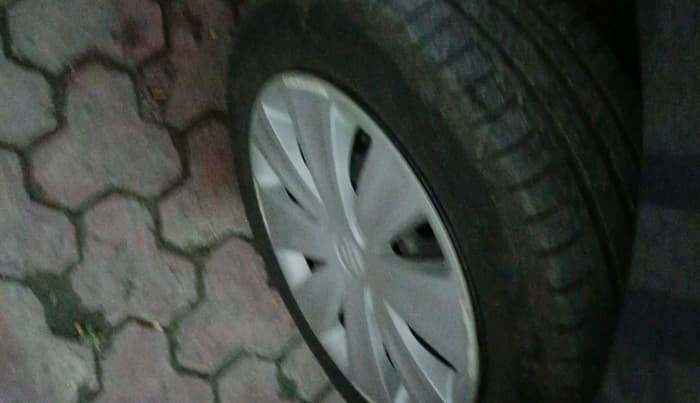2017 Maruti Ertiga VXI, CNG, Manual, 1,05,628 km, tyre