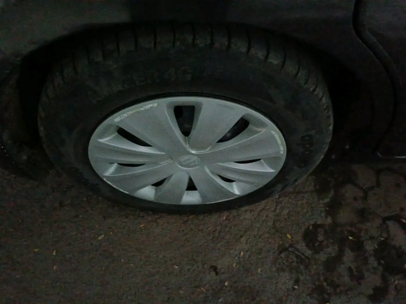 2017 Maruti Ertiga VXI, CNG, Manual, 1,05,628 km, tyre