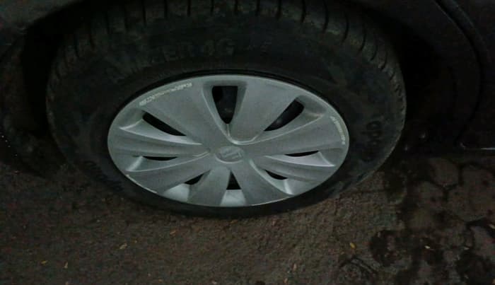 2017 Maruti Ertiga VXI, CNG, Manual, 1,05,628 km, tyre
