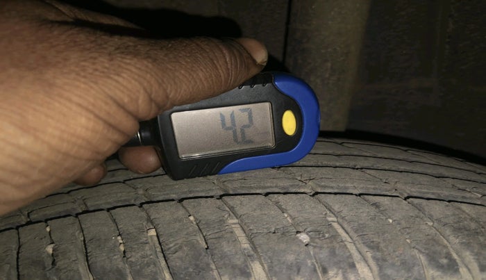 2017 Renault Kwid RXT 1.0 AMT (O), Petrol, Automatic, 43,399 km, tyre