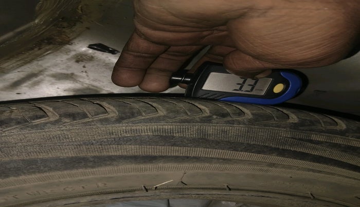 2017 Renault Kwid RXT 1.0 AMT (O), Petrol, Automatic, 43,399 km, tyre