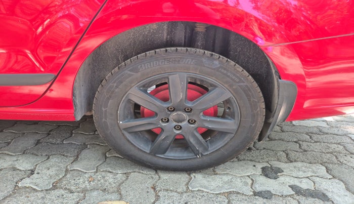 2011 Volkswagen Vento HIGHLINE DIESEL 1.6, Diesel, Manual, 1,06,864 km, tyre