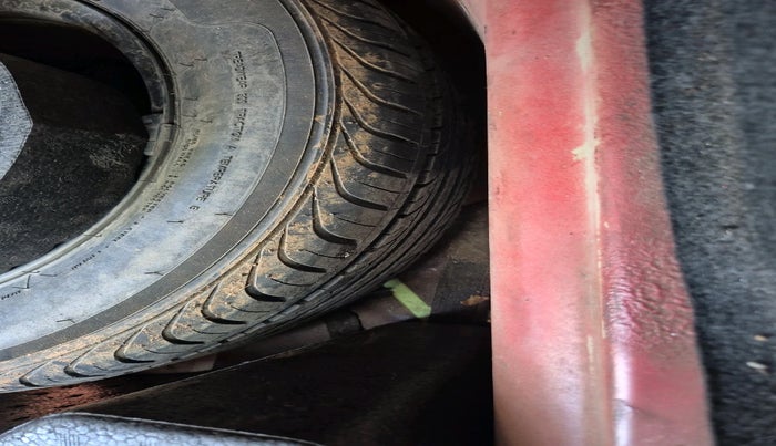 2011 Volkswagen Vento HIGHLINE DIESEL 1.6, Diesel, Manual, 1,06,864 km, tyre