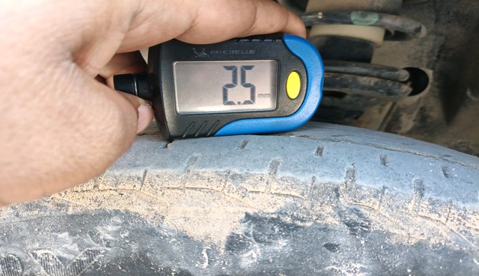 2013 Maruti Wagon R 1.0 LXI CNG, CNG, Manual, 1,17,950 km, tyre