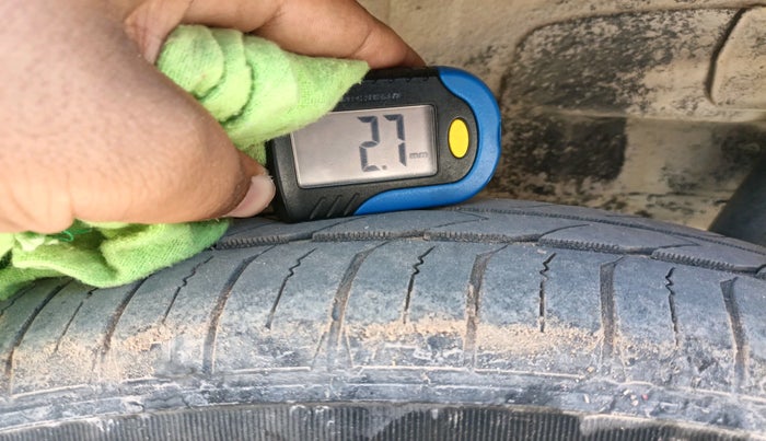 2013 Maruti Wagon R 1.0 LXI CNG, CNG, Manual, 1,17,950 km, tyre