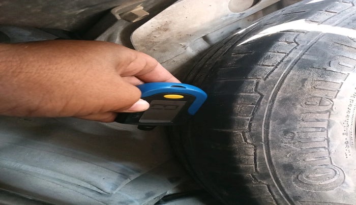 2013 Maruti Wagon R 1.0 LXI CNG, CNG, Manual, 1,17,950 km, tyre