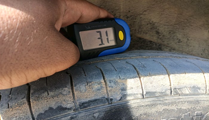 2013 Maruti Wagon R 1.0 LXI CNG, CNG, Manual, 1,17,950 km, tyre