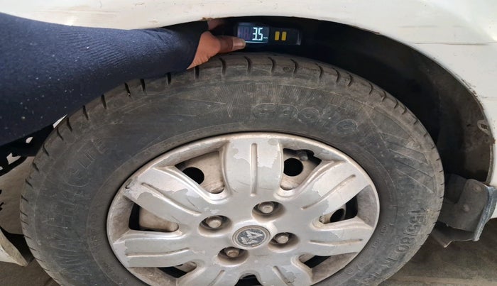 2015 Hyundai i10 MAGNA 1.1, CNG, Manual, 1,10,100 km, tyre