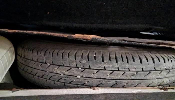 2015 Hyundai i10 MAGNA 1.1, CNG, Manual, 1,10,100 km, tyre