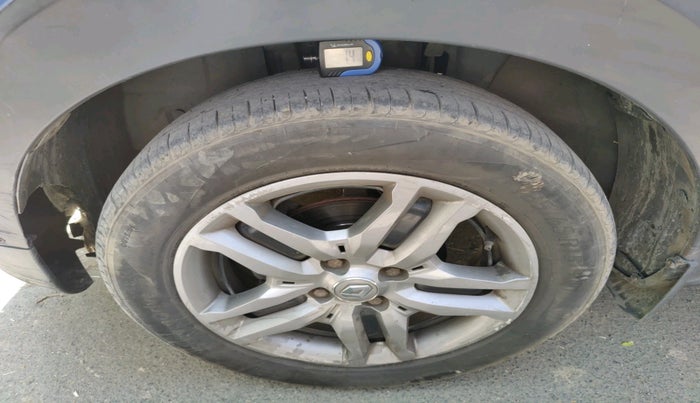 2019 Renault TRIBER RXZ, Petrol, Manual, 1,63,461 km, tyre