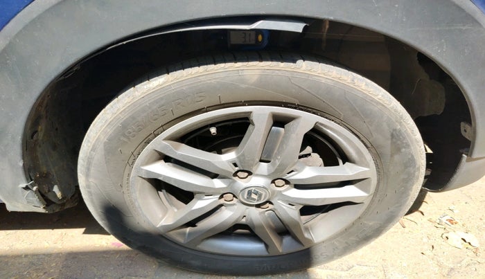 2019 Renault TRIBER RXZ, Petrol, Manual, 1,63,461 km, tyre