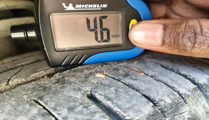 2022 Mahindra XUV700 AX 5 D AT 5 STR, Diesel, Automatic, 70,383 km, tyre