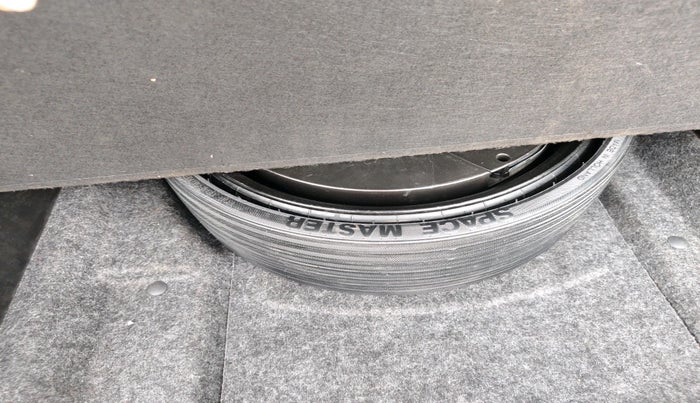 2015 Audi Q5 30 TDI PREMIUM, Diesel, Automatic, 1,01,431 km, tyre