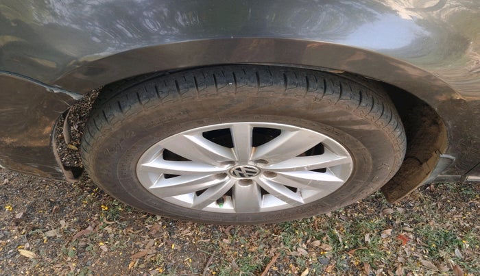 2012 Volkswagen Passat TRENDLINE MT, Diesel, Manual, 1,17,535 km, tyre