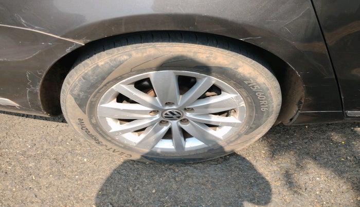 2012 Volkswagen Passat TRENDLINE MT, Diesel, Manual, 1,17,535 km, tyre