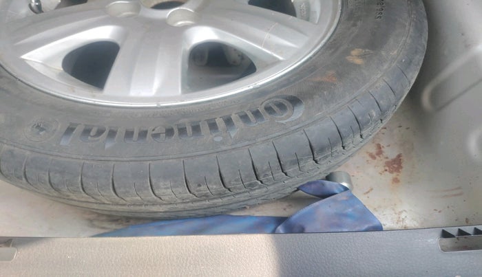 2011 Maruti Swift Dzire ZXI, Petrol, Manual, 43,186 km, tyre