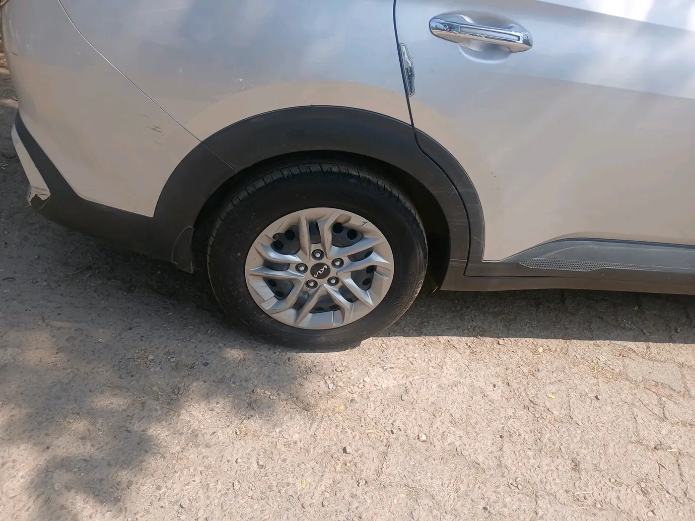 2023 KIA CARENS PREMIUM 1.5 DIESEL 7 STR, Diesel, Manual, 90,822 km, tyre