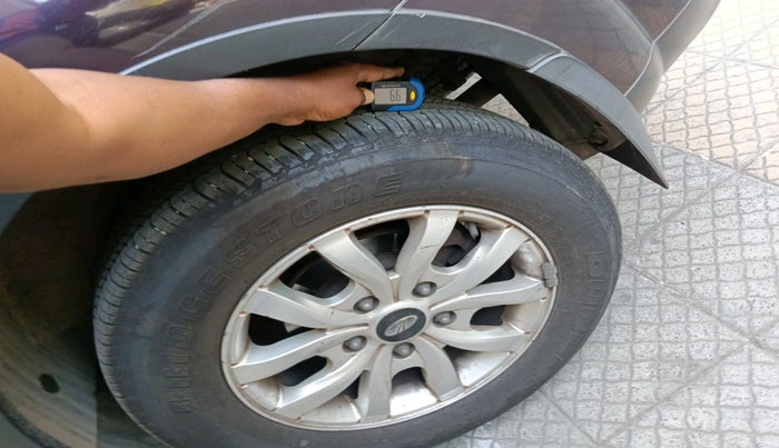 2016 Mahindra XUV500 W10 AT 1.99, Diesel, Automatic, 76,251 km, tyre