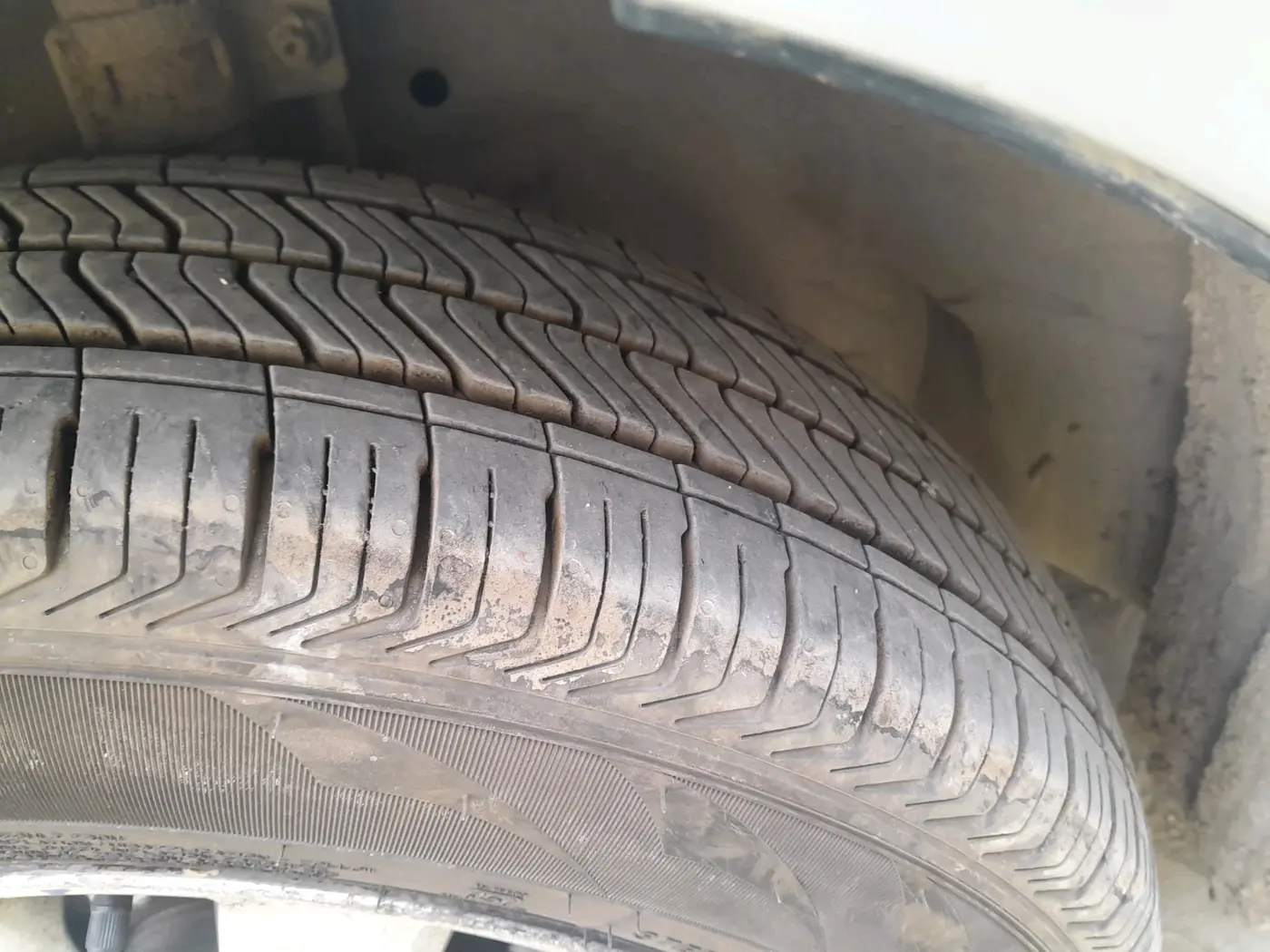 2014 Maruti Swift Dzire VXI, CNG, Manual, 1,15,491 km, tyre