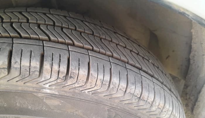 2014 Maruti Swift Dzire VXI, CNG, Manual, 1,15,491 km, tyre