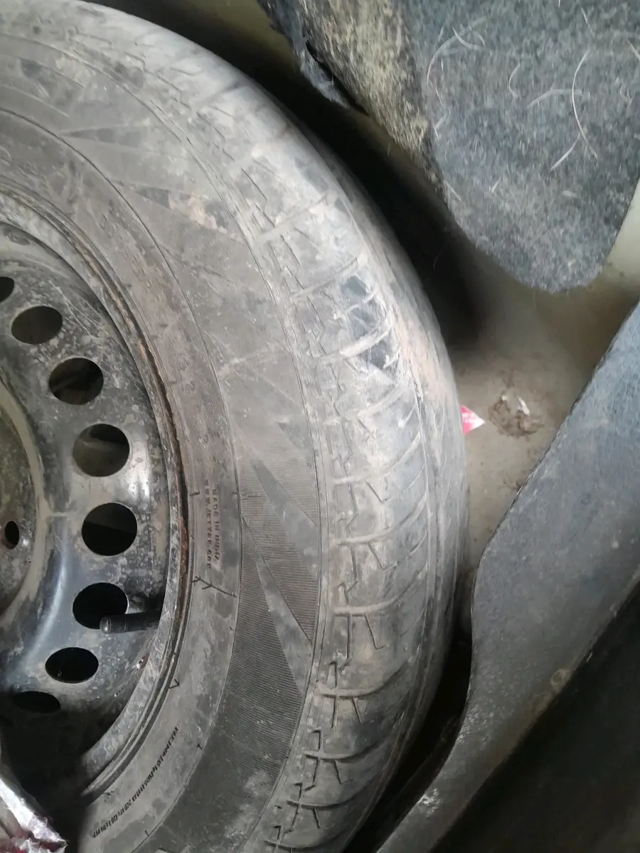 2014 Maruti Swift Dzire VXI, CNG, Manual, 1,15,491 km, tyre