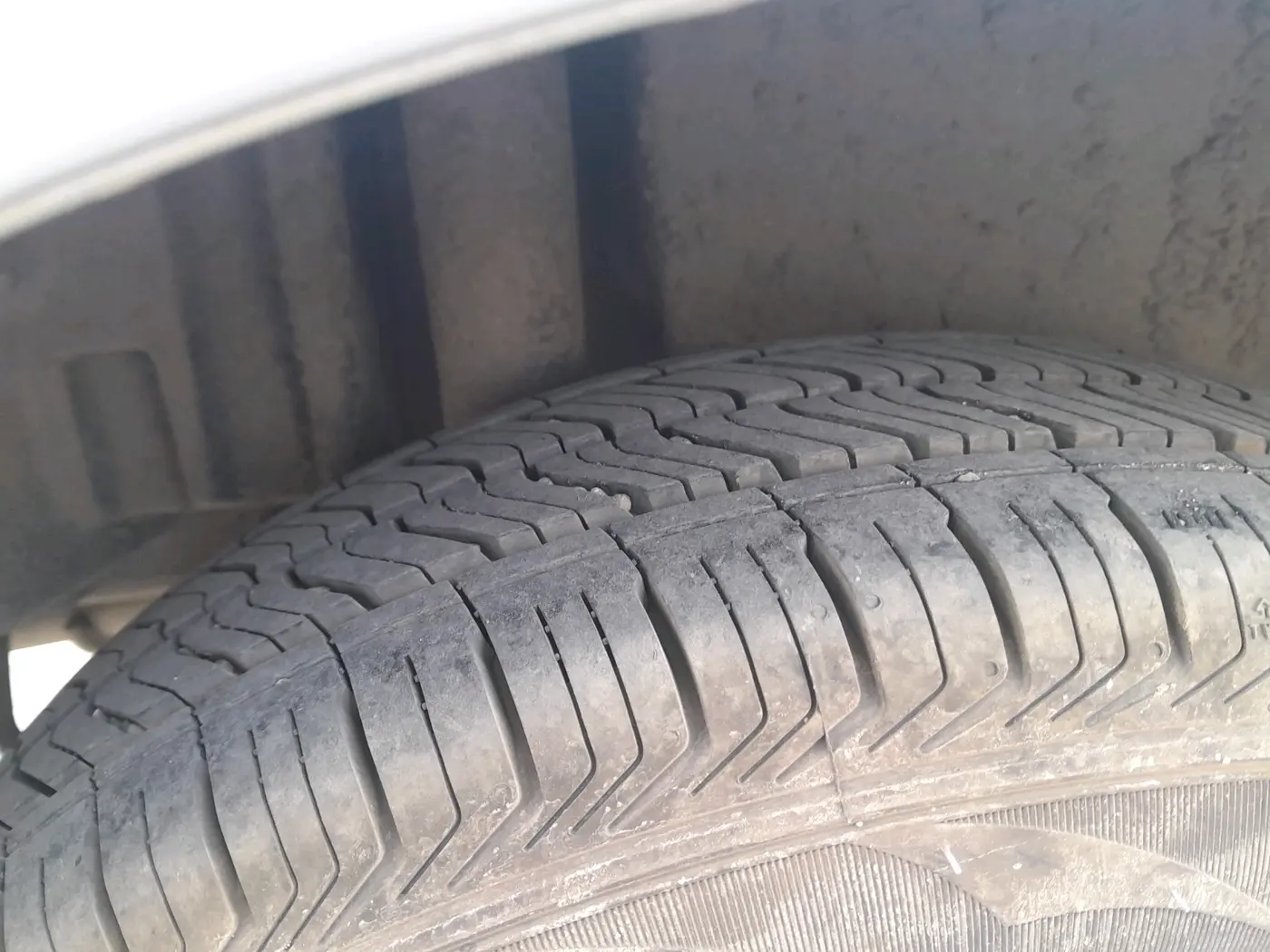 2014 Maruti Swift Dzire VXI, CNG, Manual, 1,15,491 km, tyre