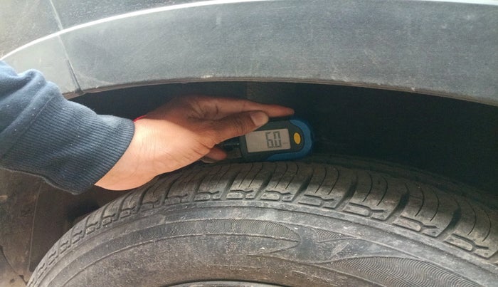 2016 Mahindra Kuv100 K6 PLUS 6 STR, Petrol, Manual, 32,276 km, tyre