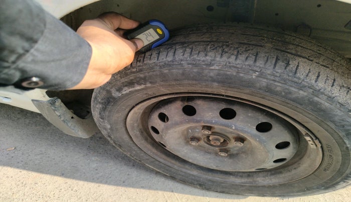 2013 Maruti Swift Dzire VDI, Diesel, Manual, 1,87,960 km, tyre