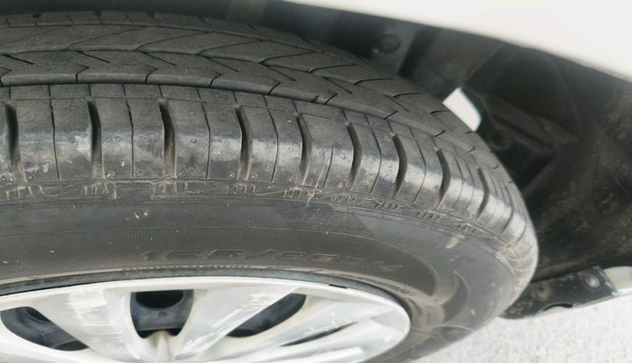 2017 Maruti Dzire VDI, Diesel, Manual, 83,973 km, tyre