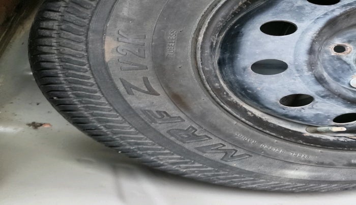 2017 Maruti Dzire VDI, Diesel, Manual, 83,973 km, tyre