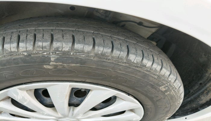 2017 Maruti Dzire VDI, Diesel, Manual, 83,973 km, tyre