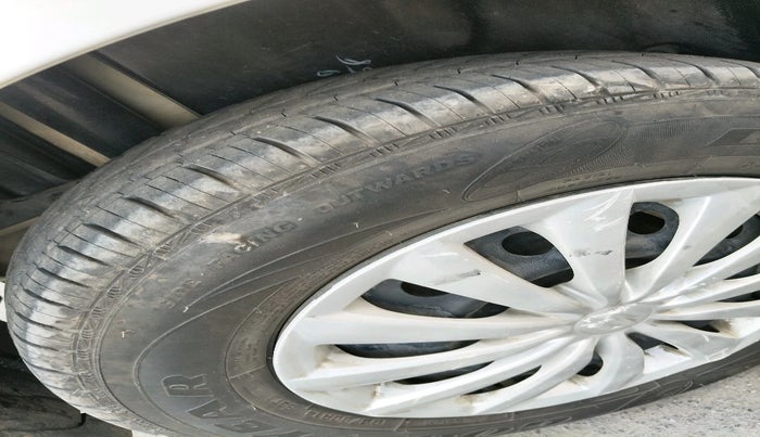 2017 Maruti Dzire VDI, Diesel, Manual, 83,973 km, tyre