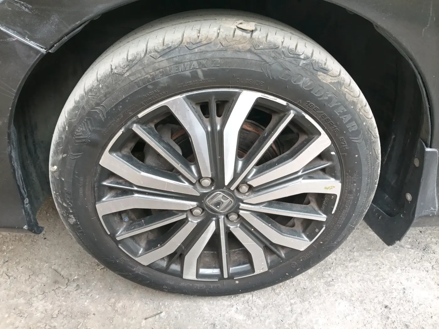 2017 Honda City 1.5L I-VTEC ZX CVT, Petrol, Automatic, 1,02,230 km, tyre