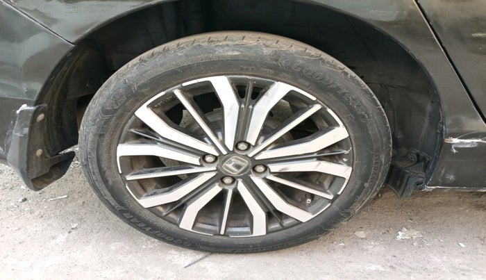 2017 Honda City 1.5L I-VTEC ZX CVT, Petrol, Automatic, 1,02,230 km, tyre