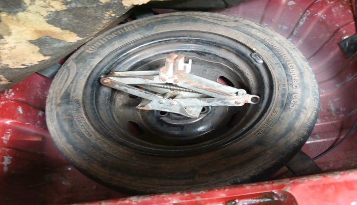 2015 Renault Kwid RXT 0.8, Petrol, Manual, 1,14,502 km, tyre