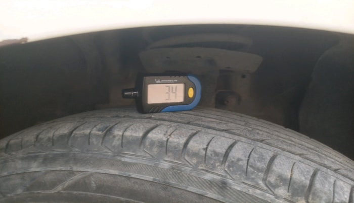 2013 Fiat Grand Punto Dynamic 1.2, Petrol, Manual, 1,03,382 km, tyre