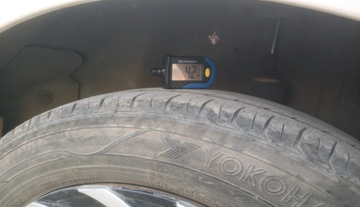 2013 Fiat Grand Punto Dynamic 1.2, Petrol, Manual, 1,03,382 km, tyre